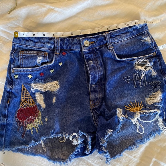 Zara high waisted Embroidered cut off shorts - Picture 2 of 2